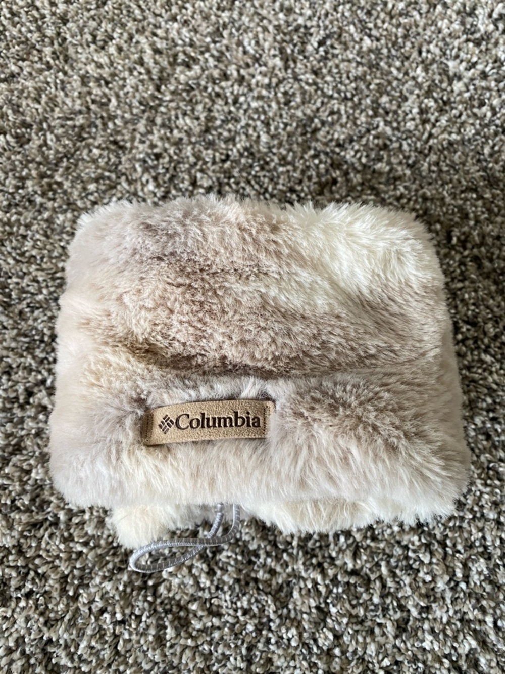 Like new! Columbia Plush Faux Fur Headband in Beige